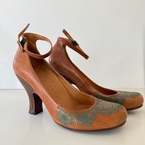 Barely Worn Designer Chie Mihara Leather Camel Heel with Green Embroidery on Toe
